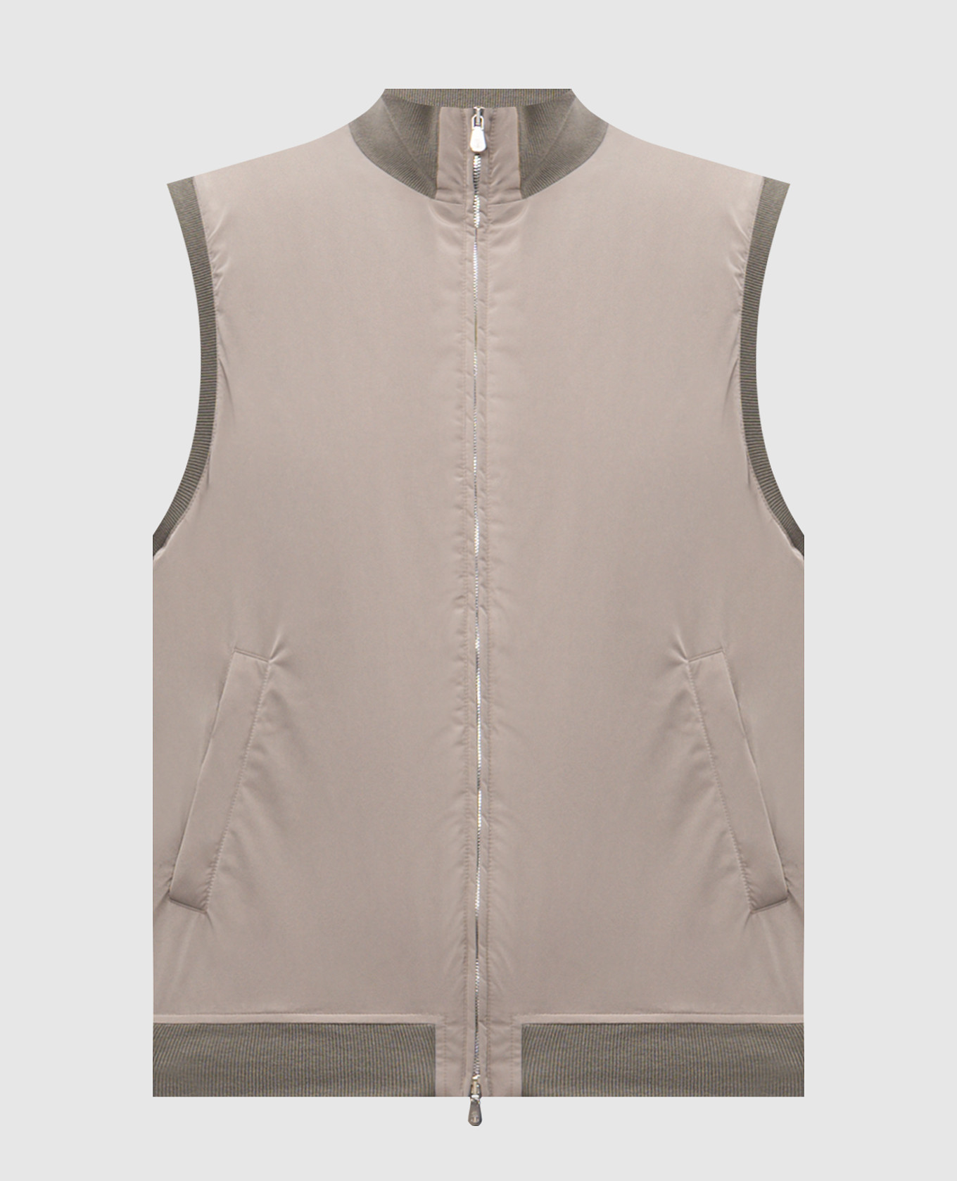 Жилет цвета хаки