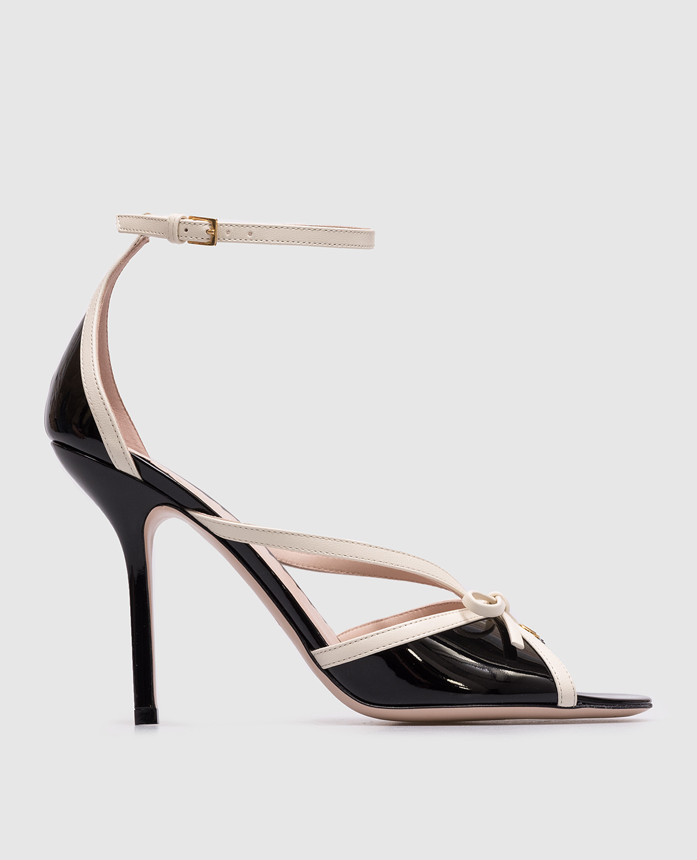 Черные лакированные кожаные босоножки Bepointy