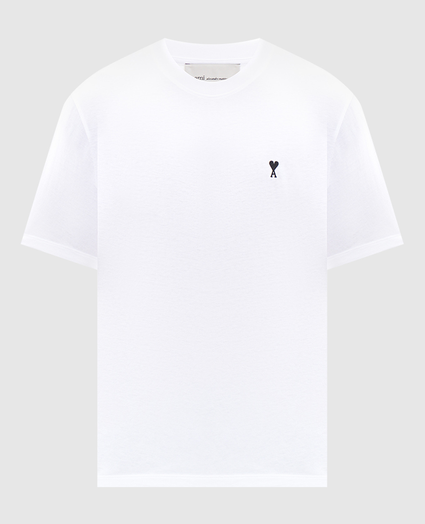 Белая футболка с контрастной вышивкой эмблемы