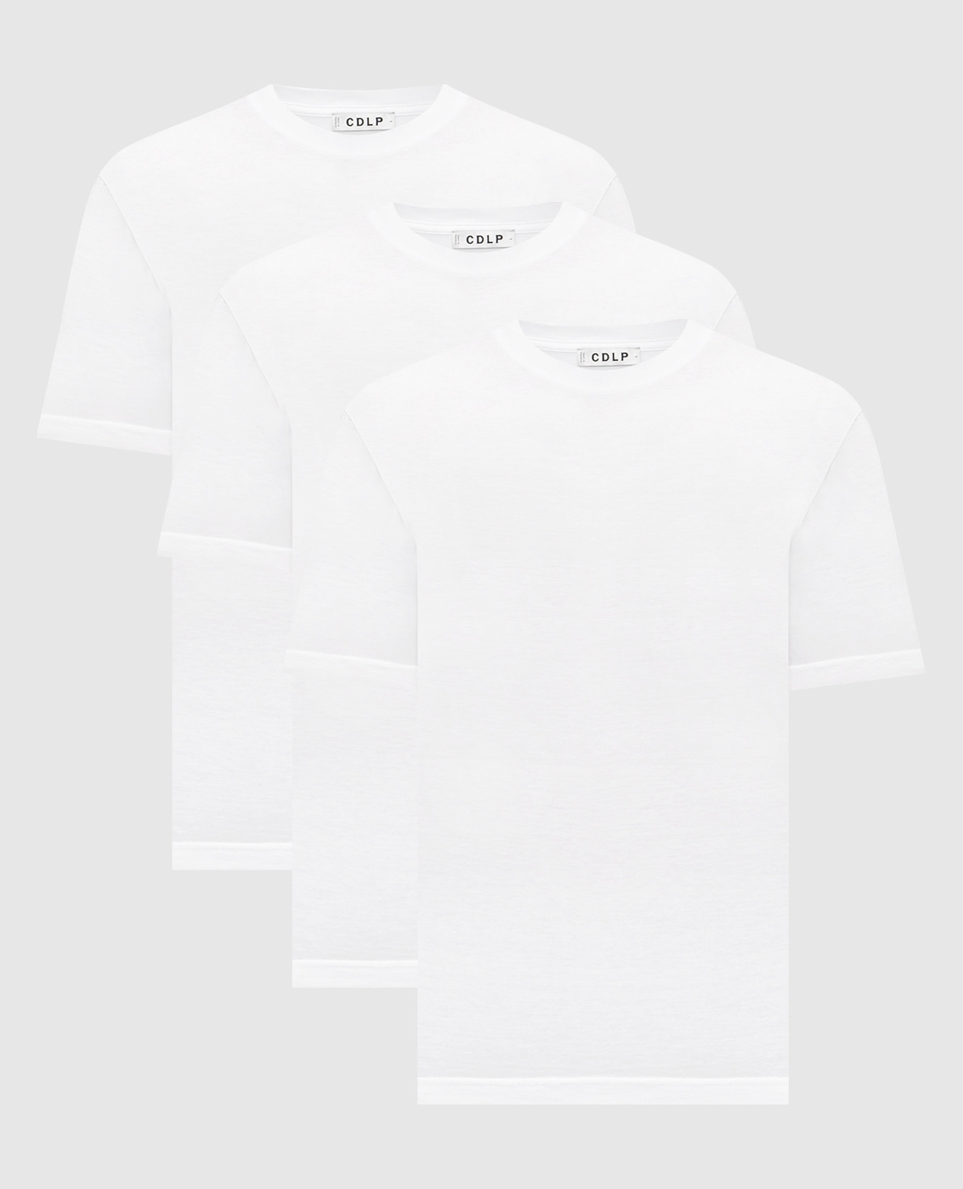 Набор белых футболок
