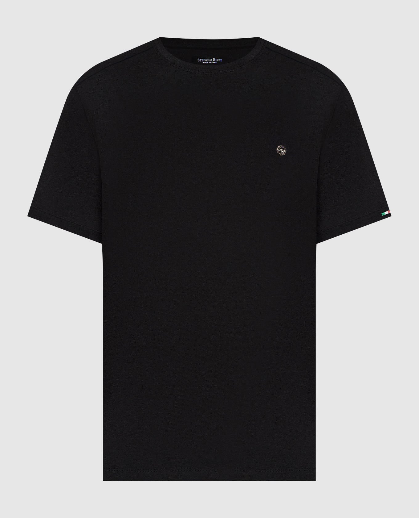 Черная футболка с эмблемой