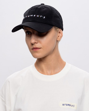 Vetements Чорна кепка з контрастною вишивкою логотипа UE54CA140Bw
