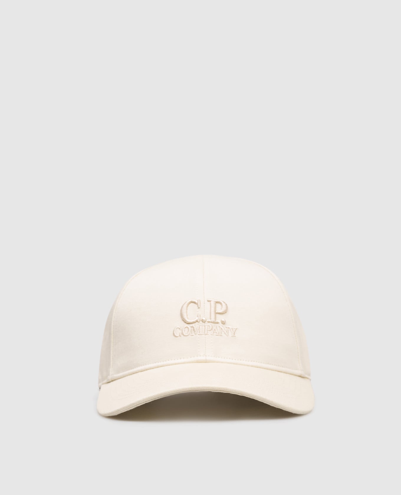 Бежевая кепка с вышивкой логотипа