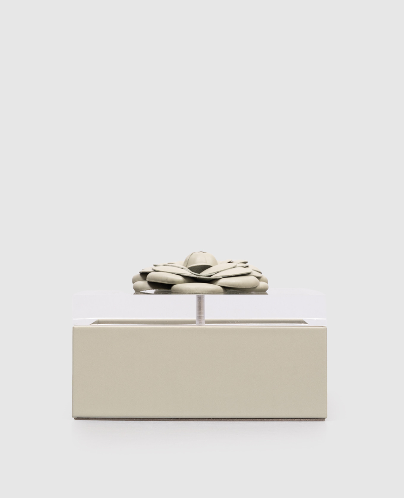 

Зеленый ящик Fleur Camellia Diamonds, Декор