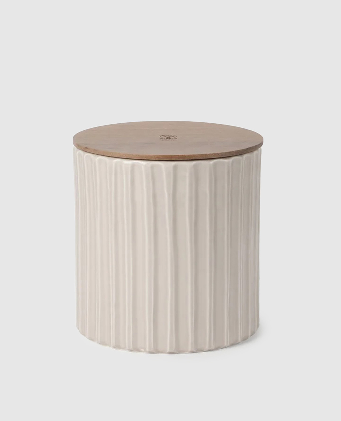 Ароматизированная свеча в керамическом подсвечнике