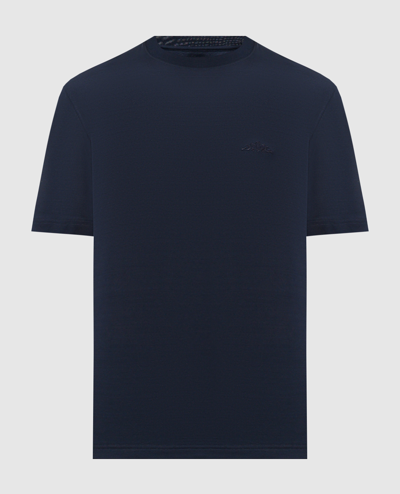 Синяя футболка с вышивкой