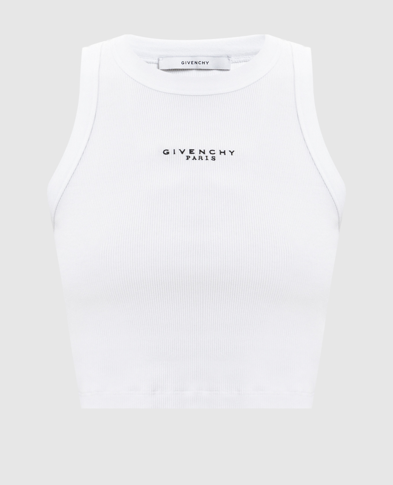 Белый топ в рубке с логотипом