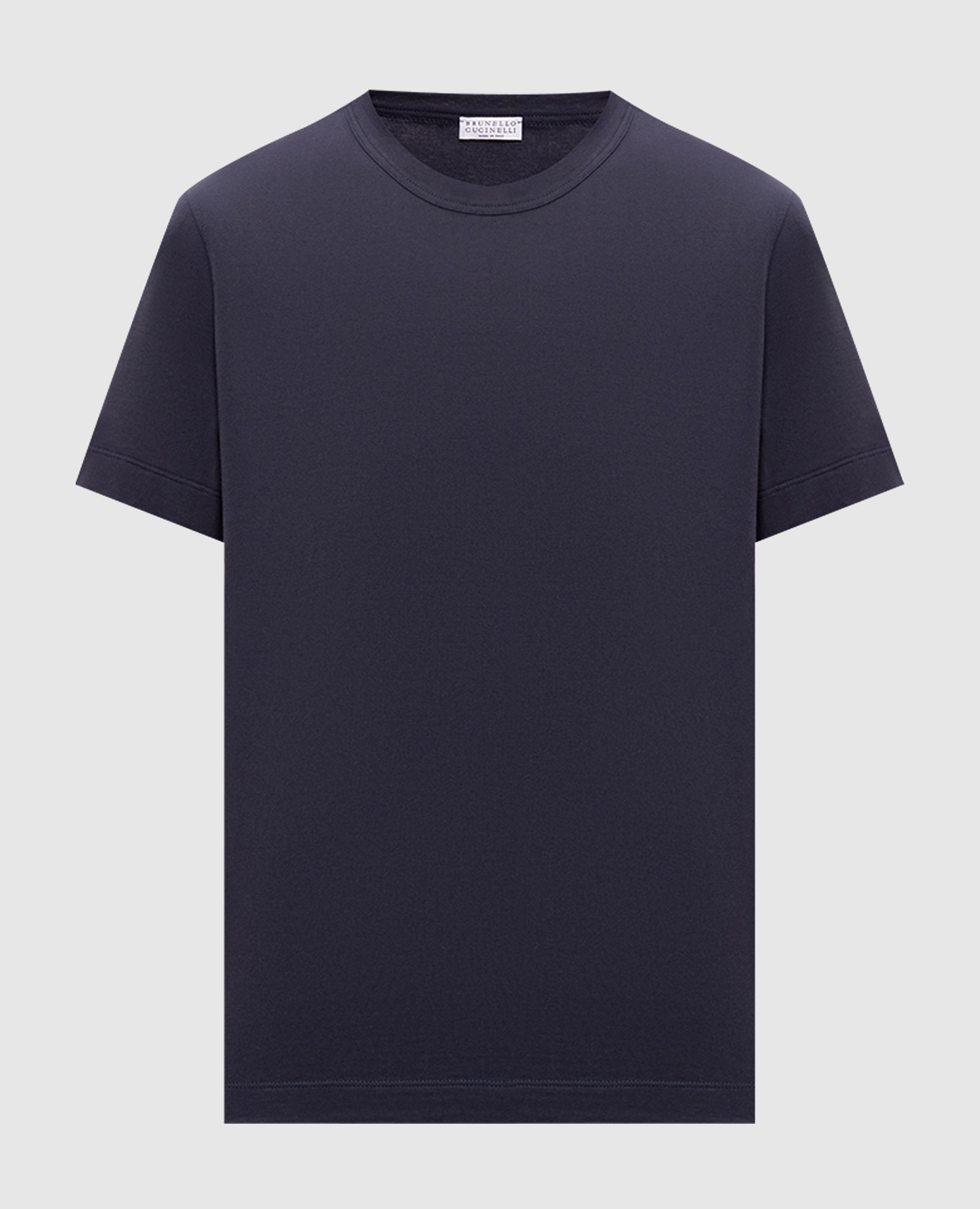 Синяя футболка с цепочкой