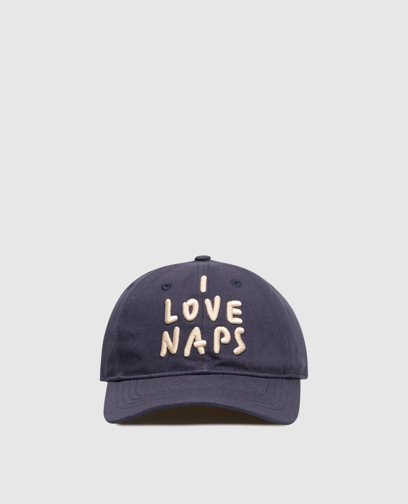 Синяя кепка с вышивкой