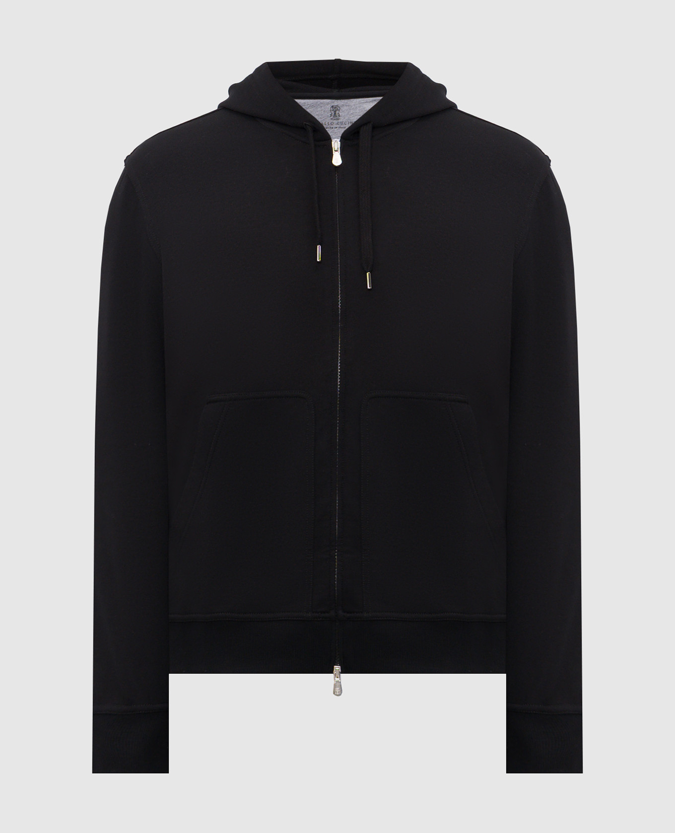 Черная спортивная куртка