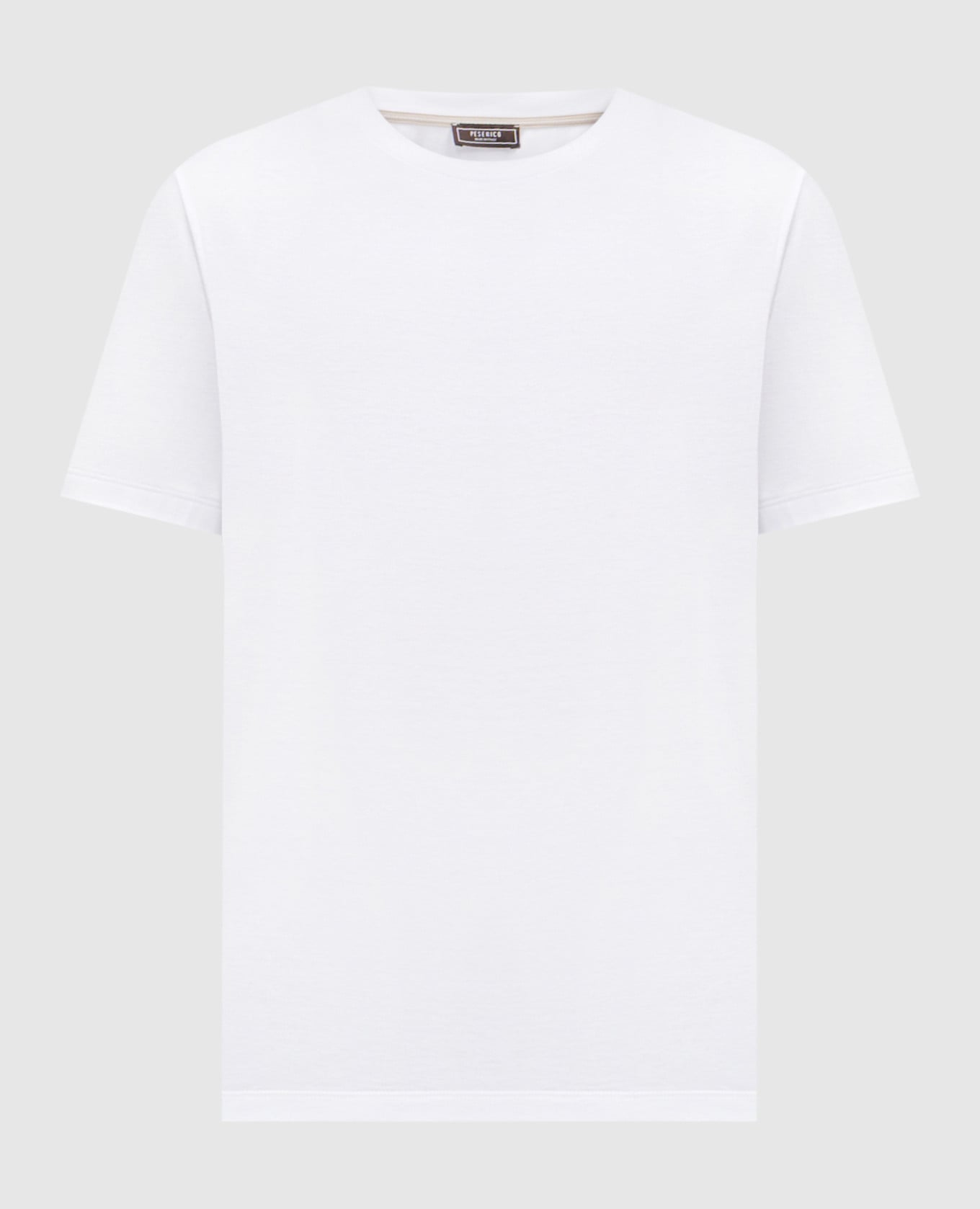 Белая футболка с логотипом