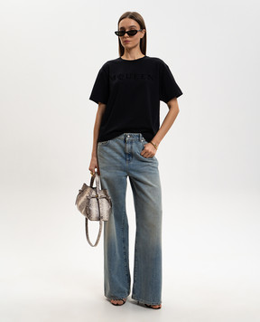 Alexander McQueen Чорна футболка з фактурним логотипом 858325QLAE6