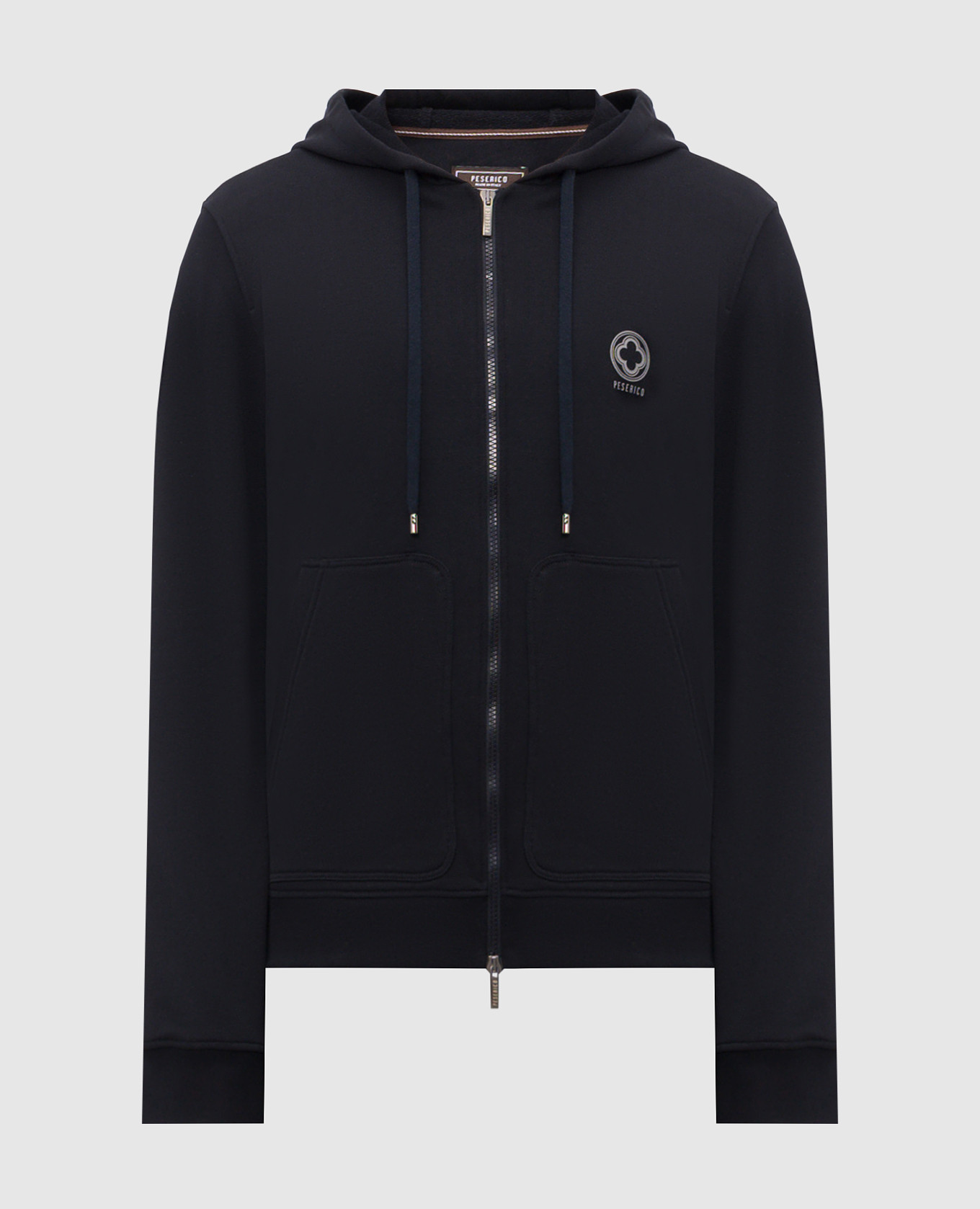 Синяя спортивная куртка