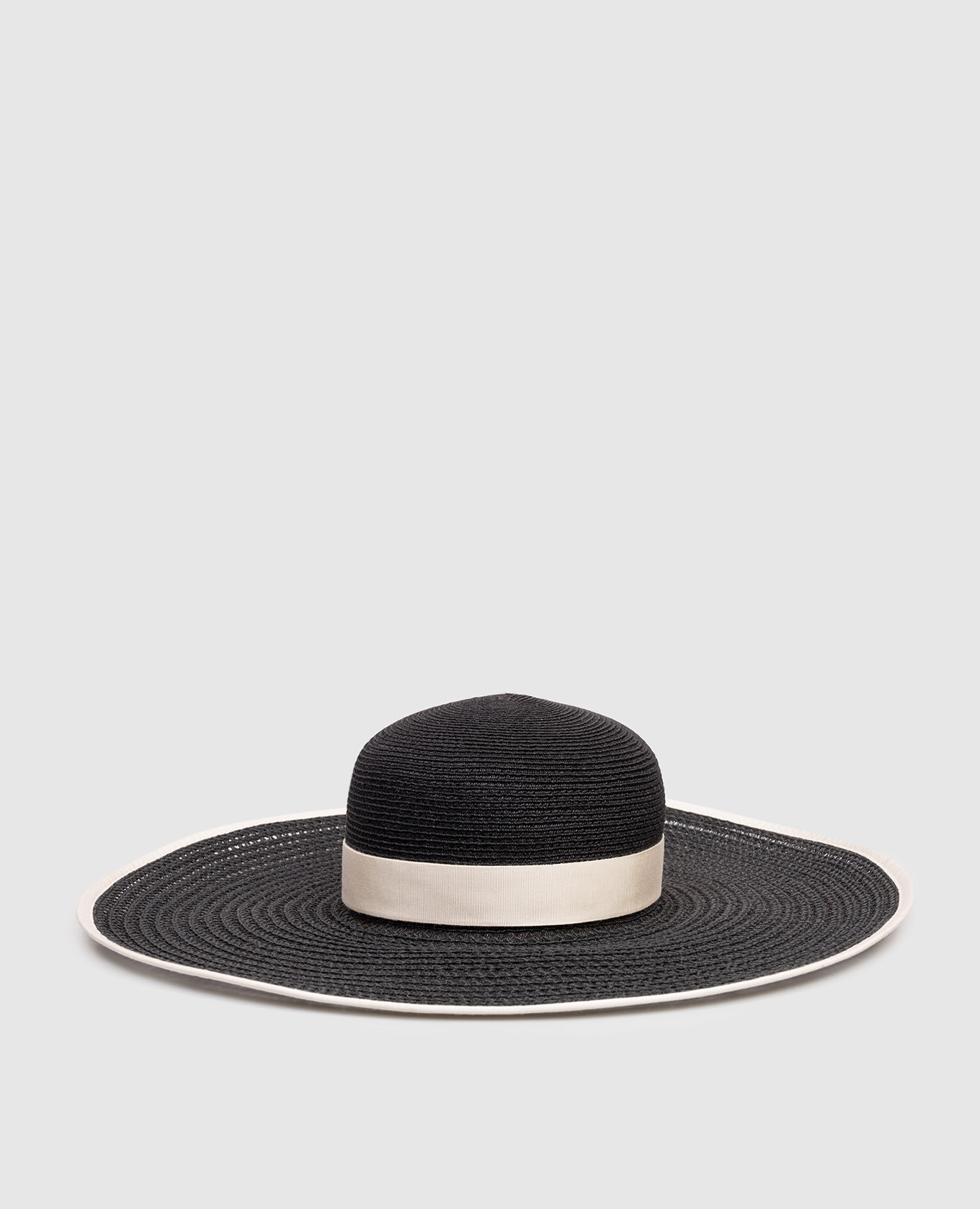 Черная шляпа с контрастным окантованием