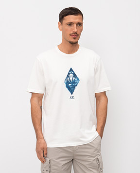 C.P. Company Футболка кольору айворі з принтом емблеми MTS266A110656W