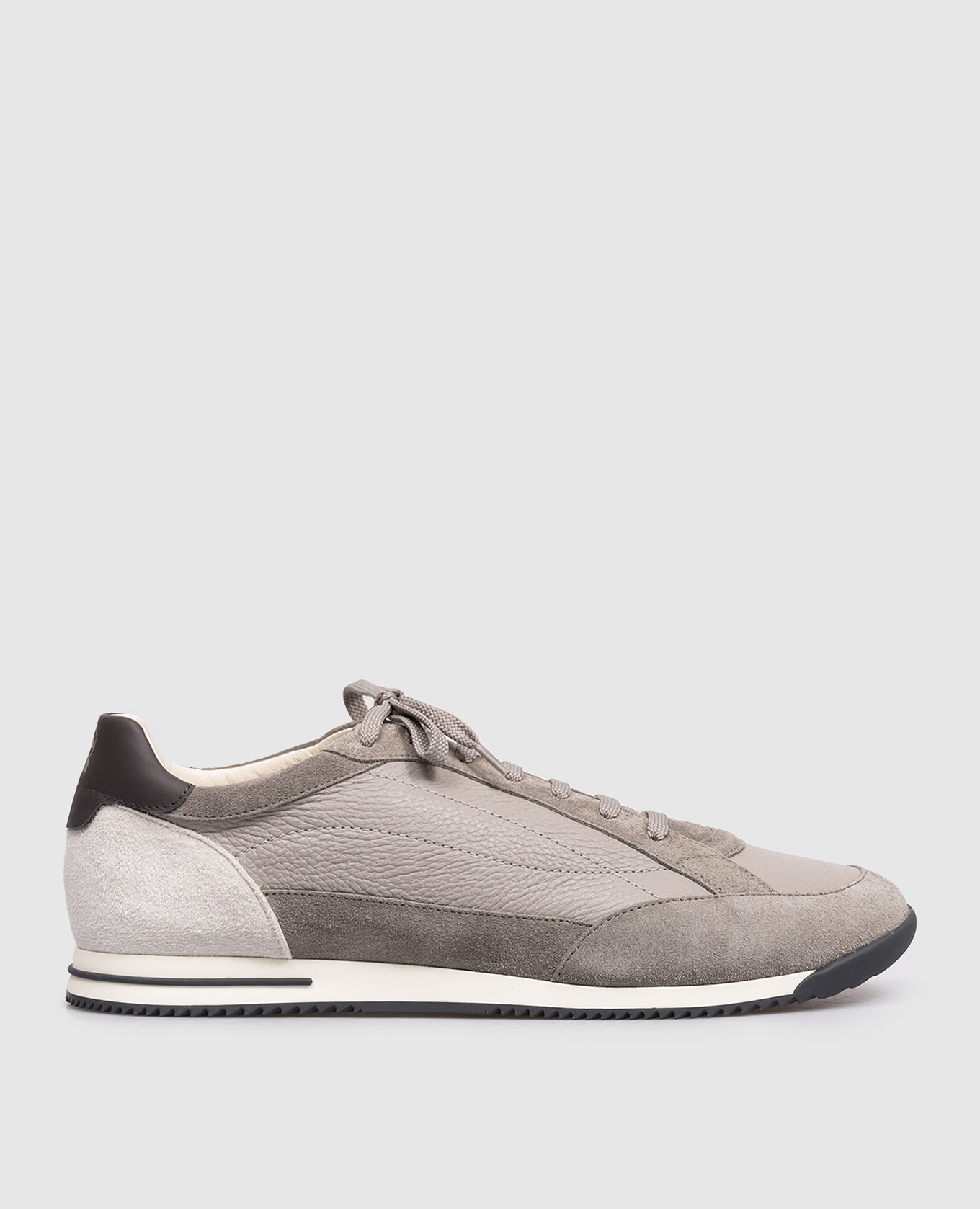 Серые кроссовки из кожи оленя