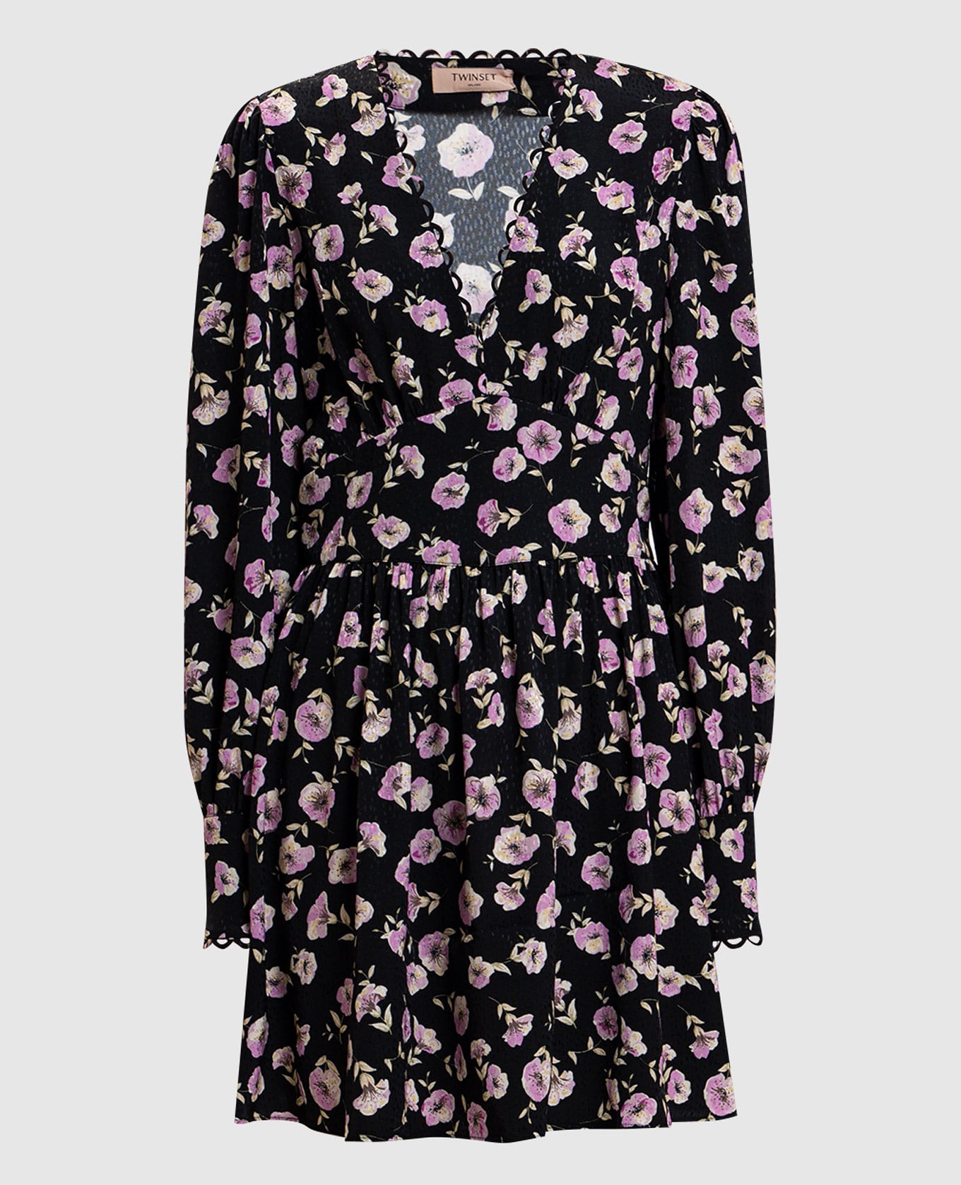 Черное платье в цветочный принт