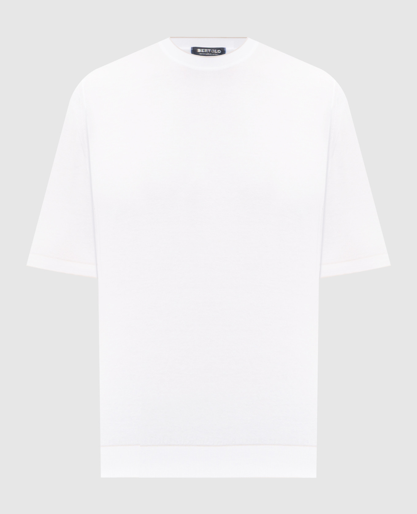 Белая футболка с окантовкой