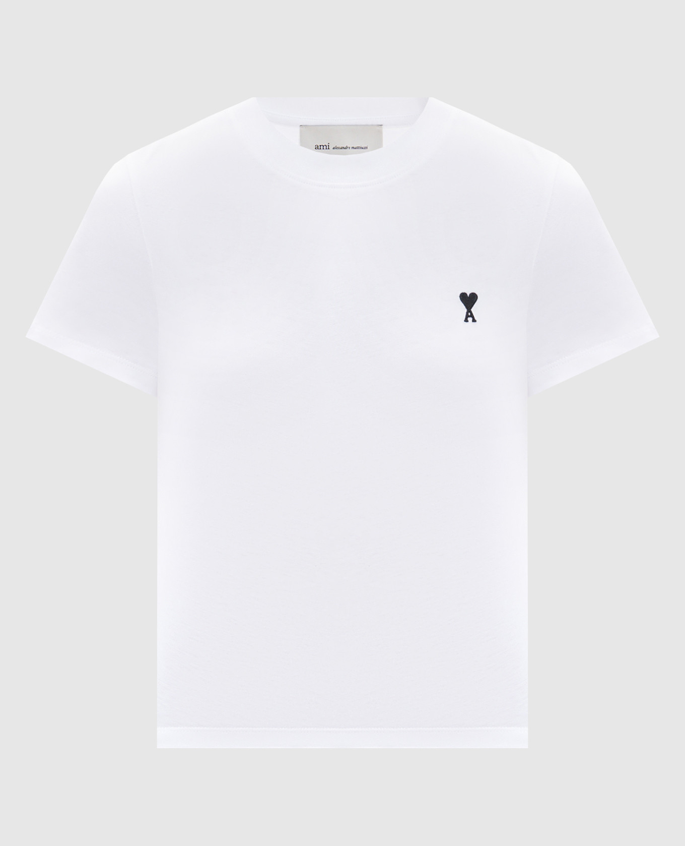 Белая футболка с вышивкой эмблемы