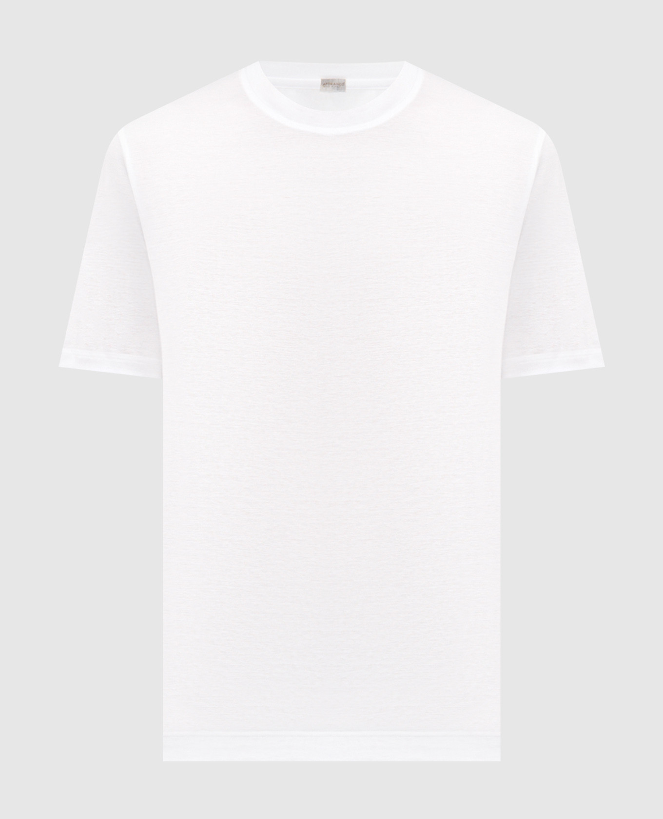 Белая футболка с нашивкой