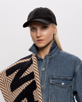 JW Anderson Чорна кепка з вишивкою AC0417FA0485w