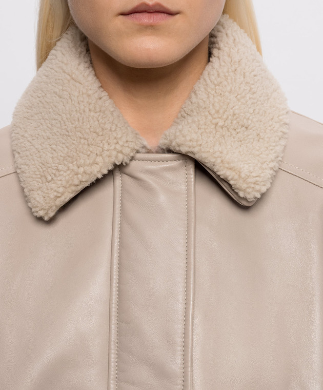Brunello Cucinelli Бежевая кожаная куртка с мехом MPNMO7734 изображение 5