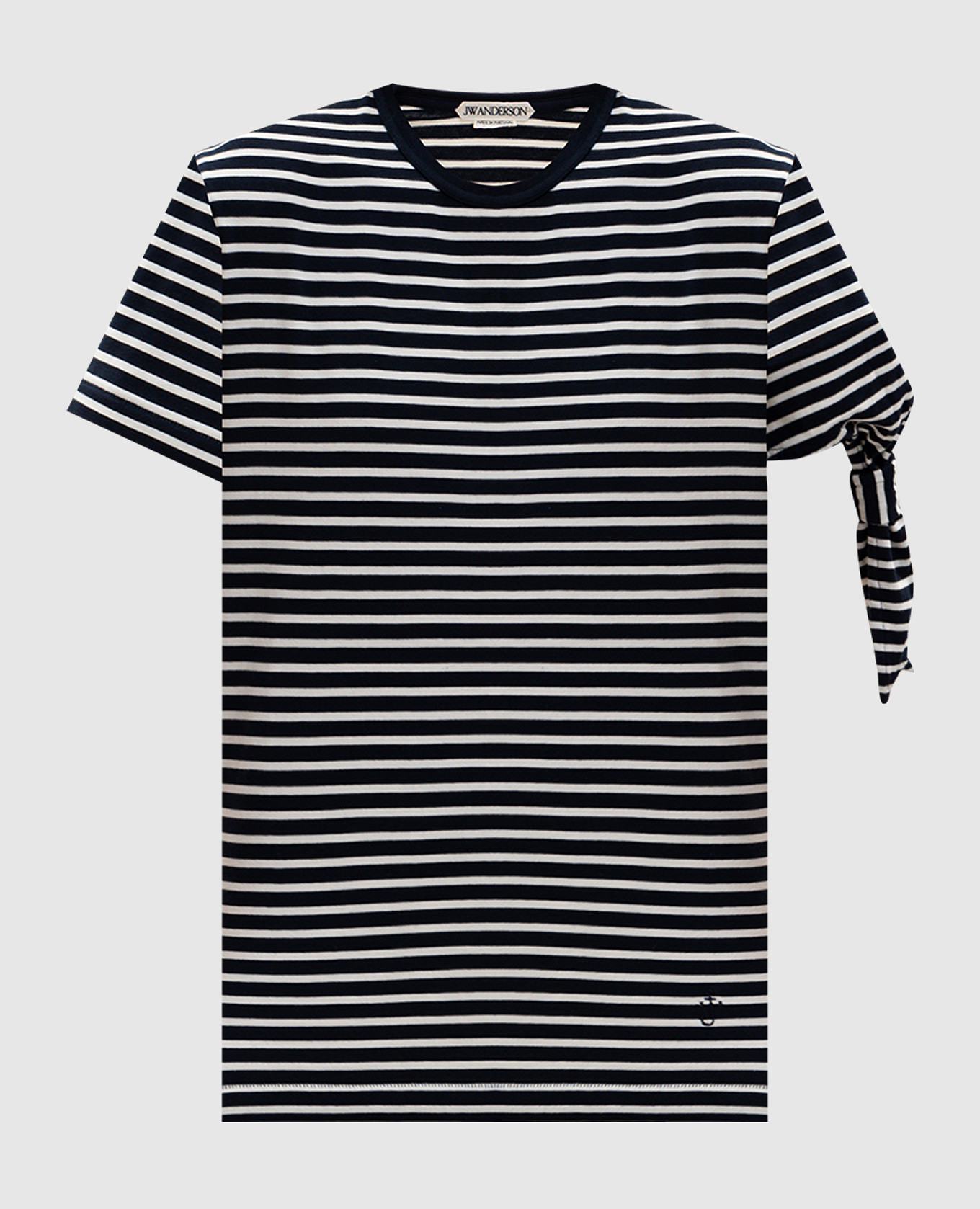 Синяя футболка в полоску