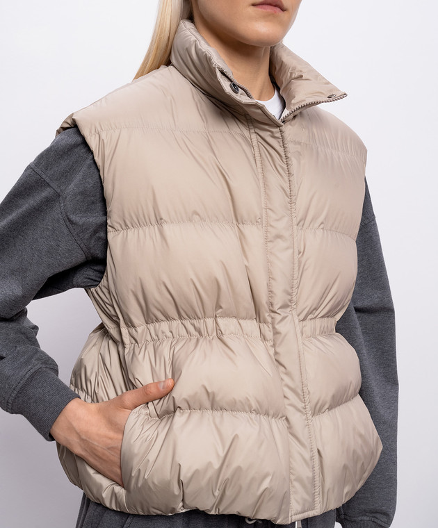 Brunello Cucinelli Бежевый пуховый жилет с цепочкой мониль MD5987612P изображение 5