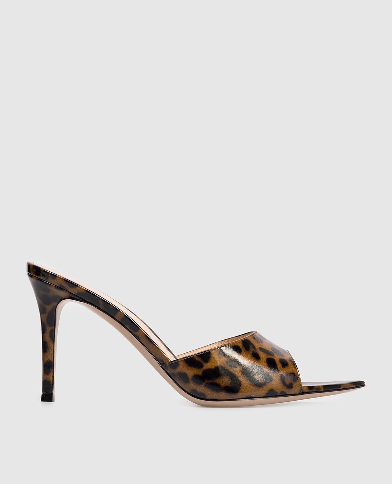 Кожаные мюли в анималистичный принт