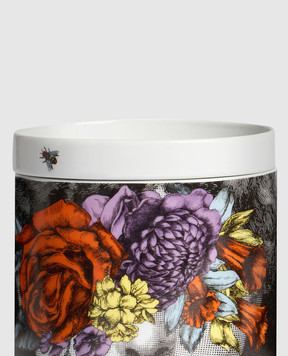 Fornasetti Велика ароматична свічка NEL MENTRE - Tra i Fiori Décor в порцеляновому свічнику FPB800YGS