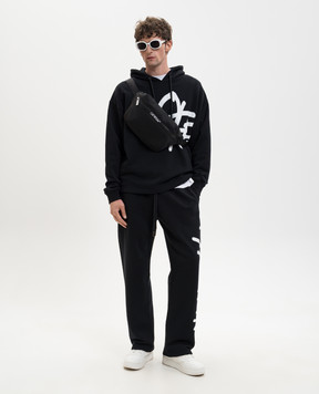Off-White Чорні спортивні штани з контрастним принтом логотипа 44MCH05AS26F00B