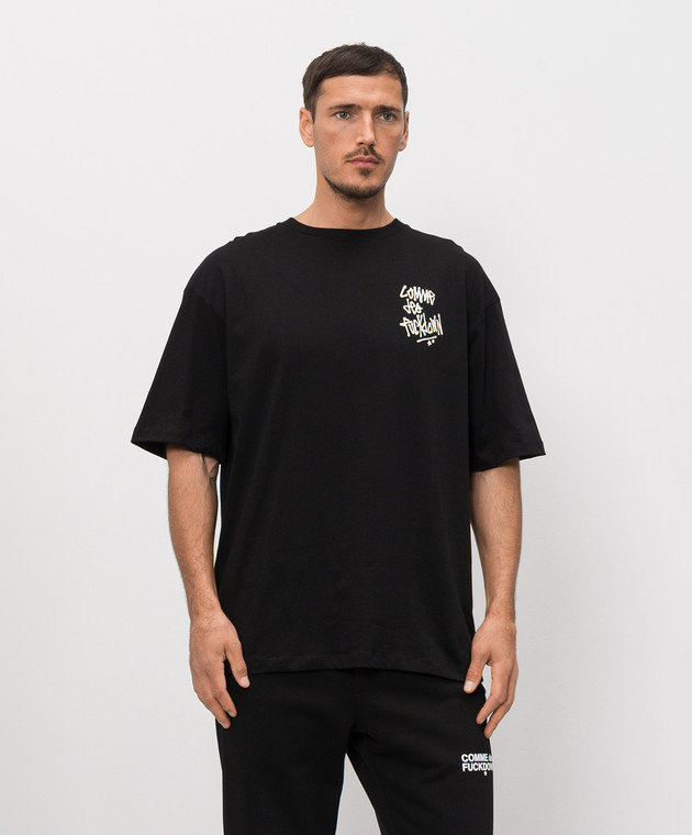 Comme des Fuckdown Чорна футболка з брендовим принтом емблеми FMS6CFABM02001 зображення 3