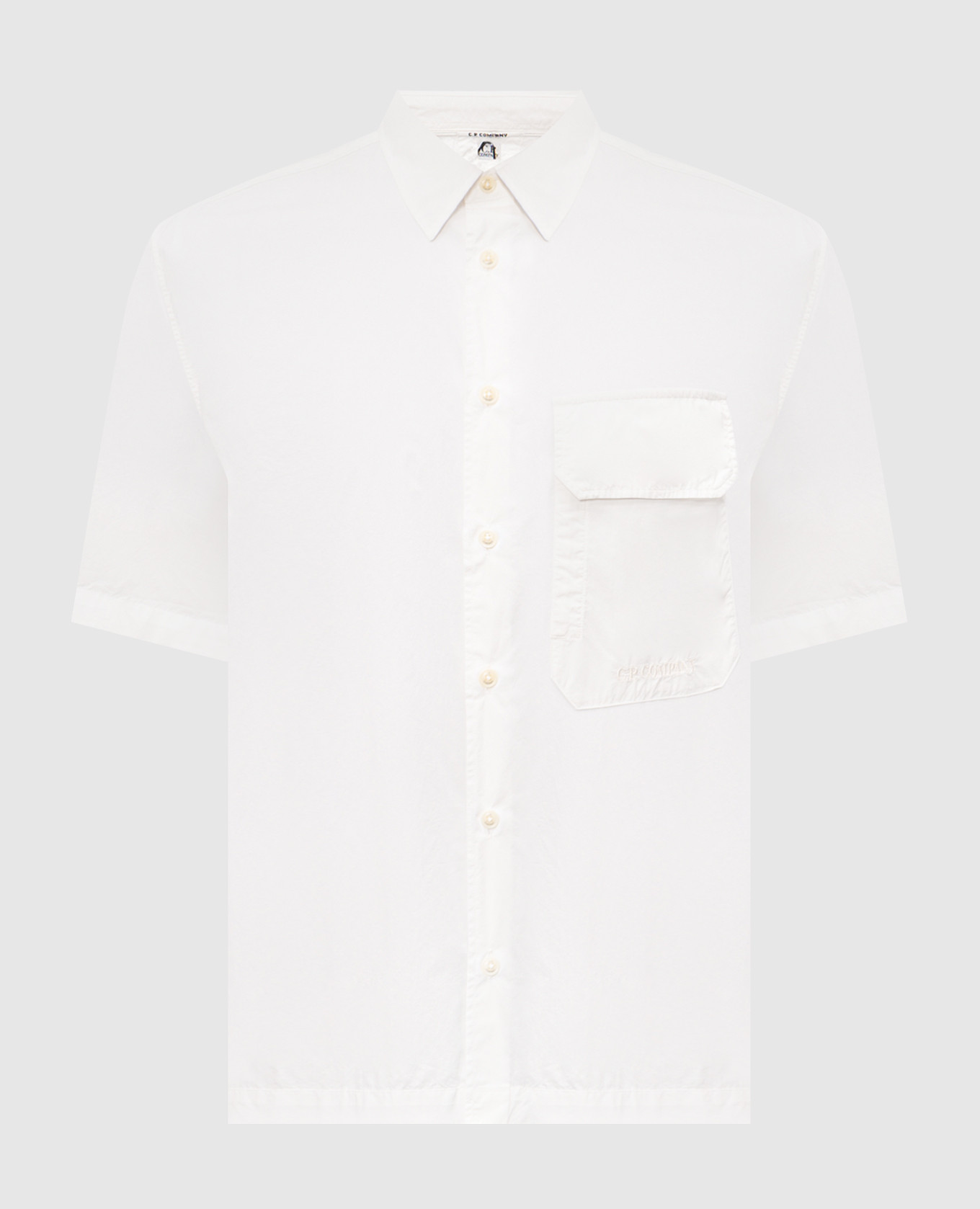 Белая рубашка с короткими рукавами