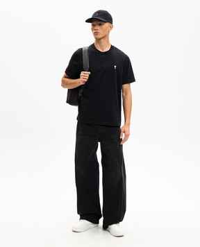 Ami Paris Чорна футболка з вишивкою емблеми HTS346724m