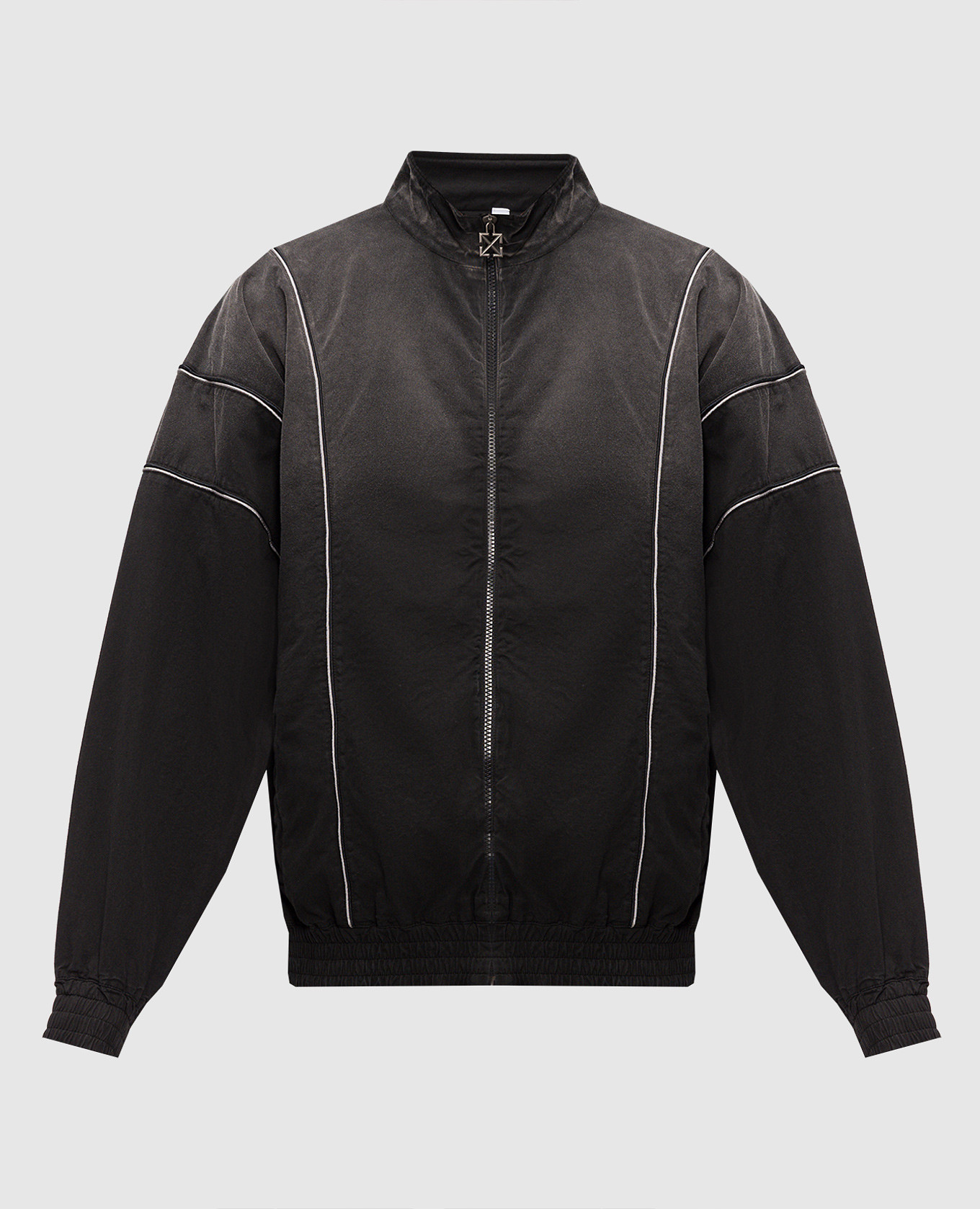 Черная спортивная куртка