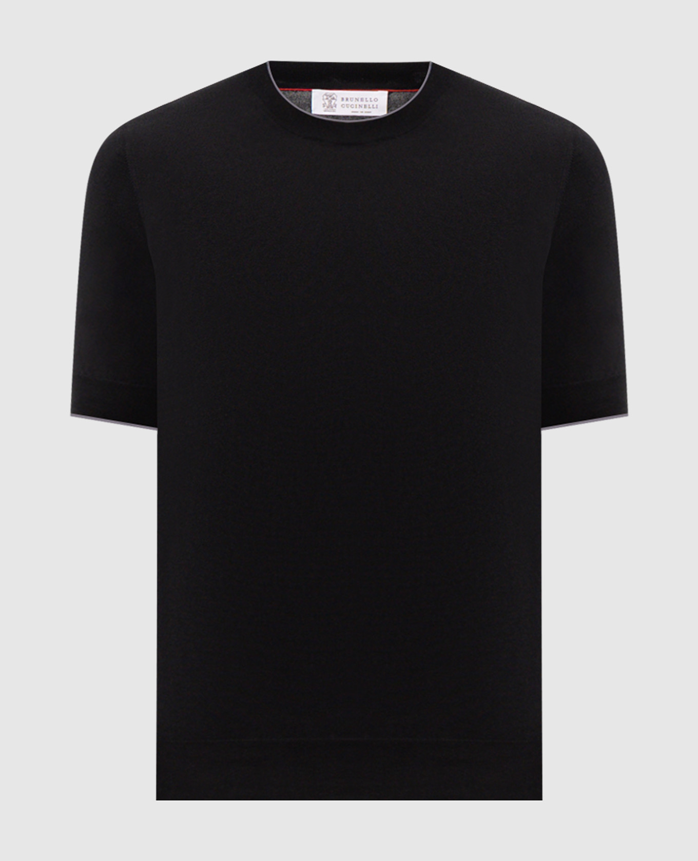 Черная футболка