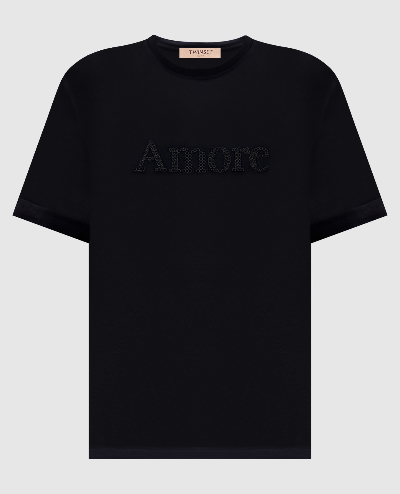 Черная футболка с вышивкой