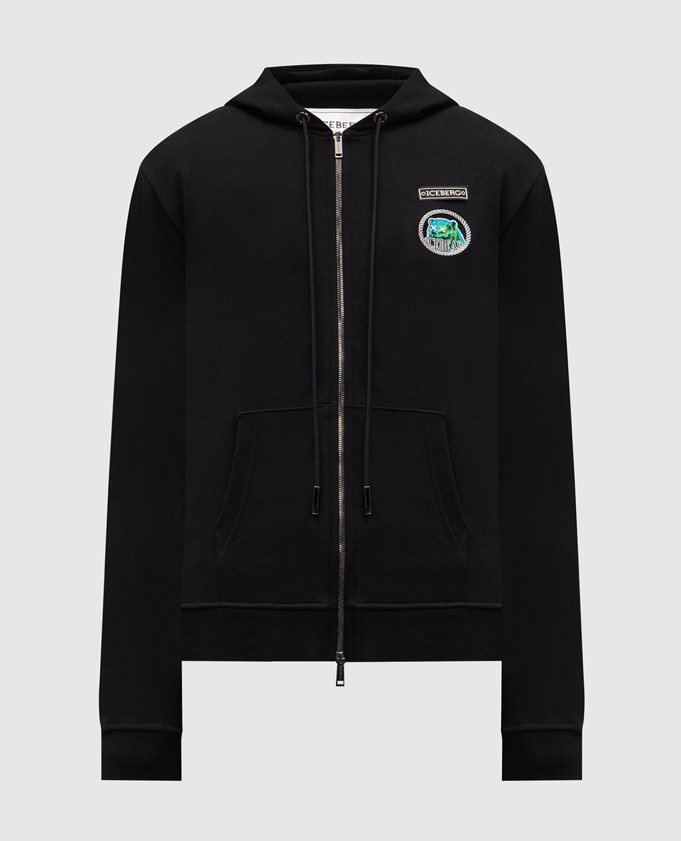 Черная спортивная куртка с нашивкой логотипа