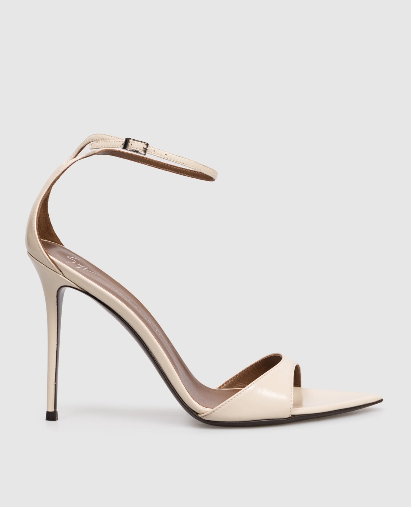 Бежевые кожаные лакированные босоножки Intrigo