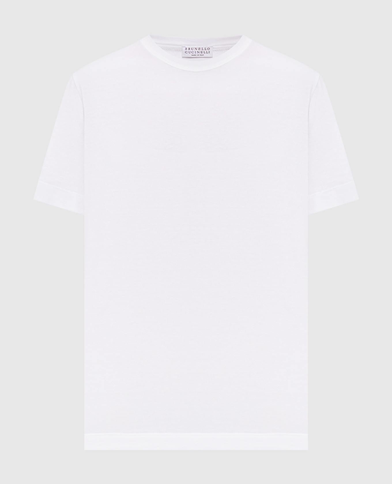 Белая футболка с цепочкой