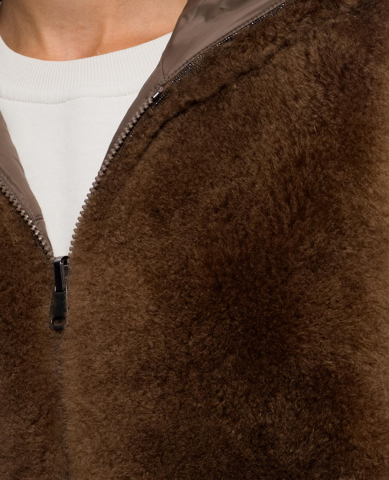Brunello Cucinelli Коричневый двусторонний жилет с капюшоном MPMWE3080X изображение 6
