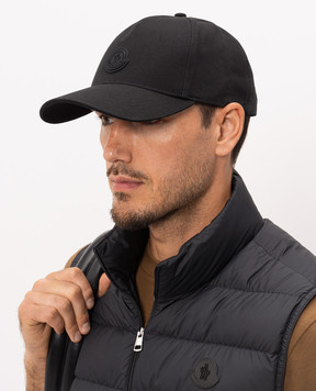 Moncler Черная кепка с нашивкой логотипа L20913B000250U082
