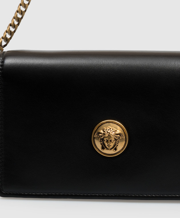 Versace Черная кожаная сумка кросс-боди Emblème 10264871A17449 изображение 4