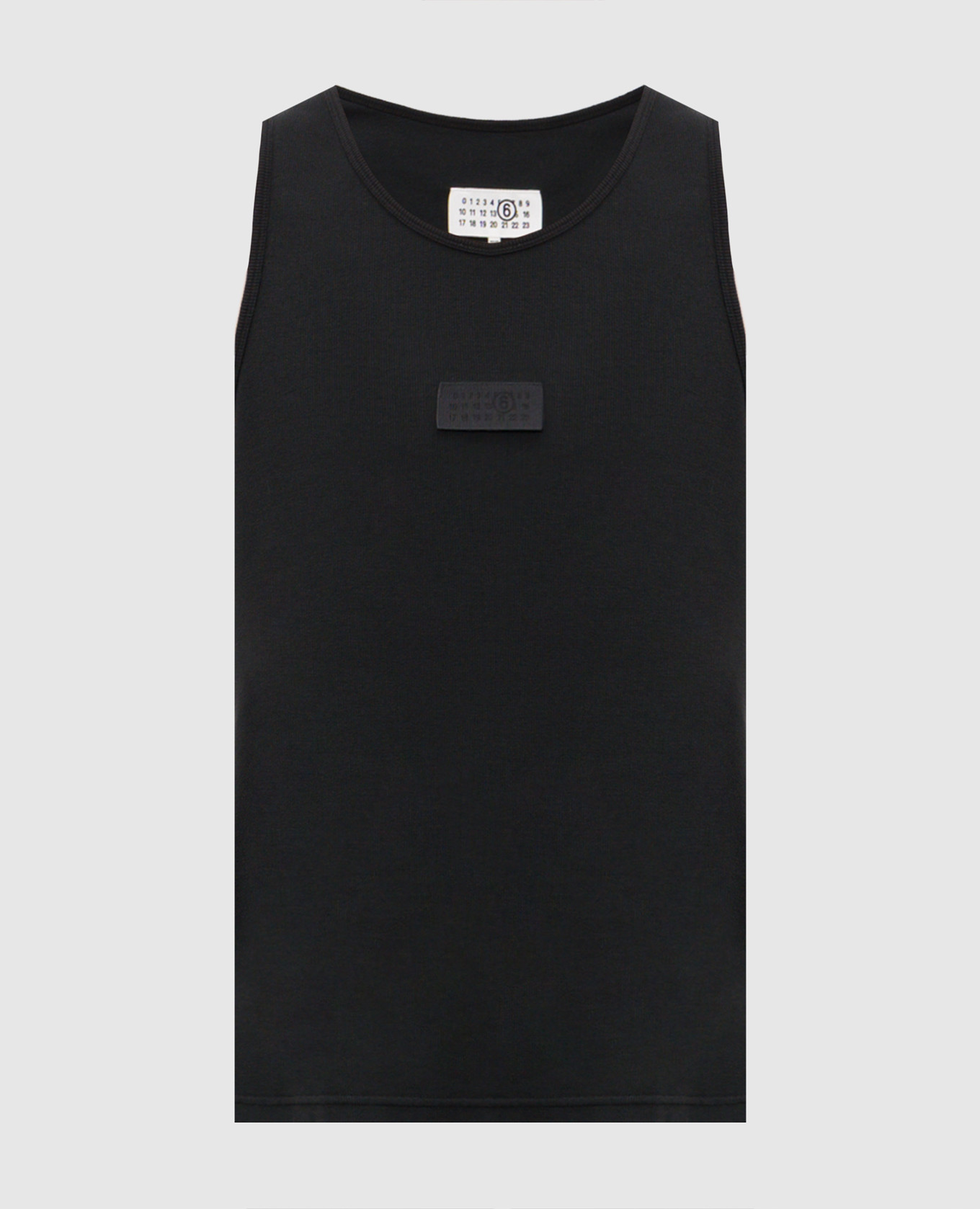 Черная майка в рубчике с нашивкой эмблемы