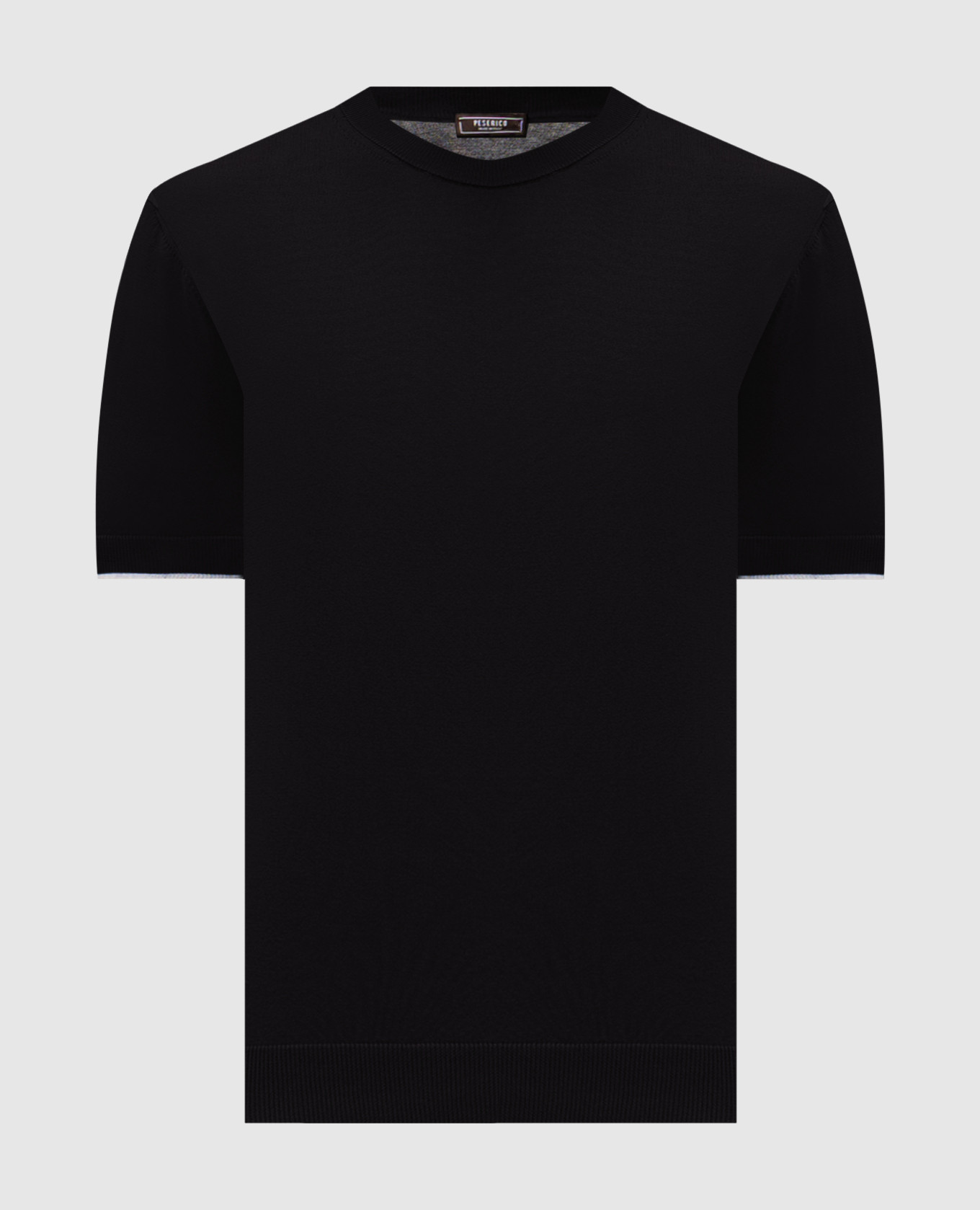 Черная футболка