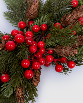 H.Andreas Декоративна різдвяна гілка ялинки з шишками та ягодами 1608844F3