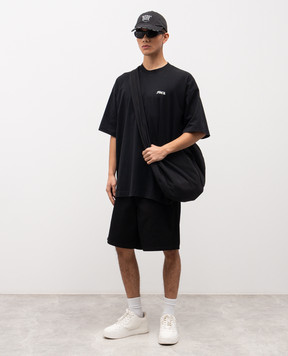 Vetements Черная футболка из хлопка с контрастным принтом ME76TR189Bm