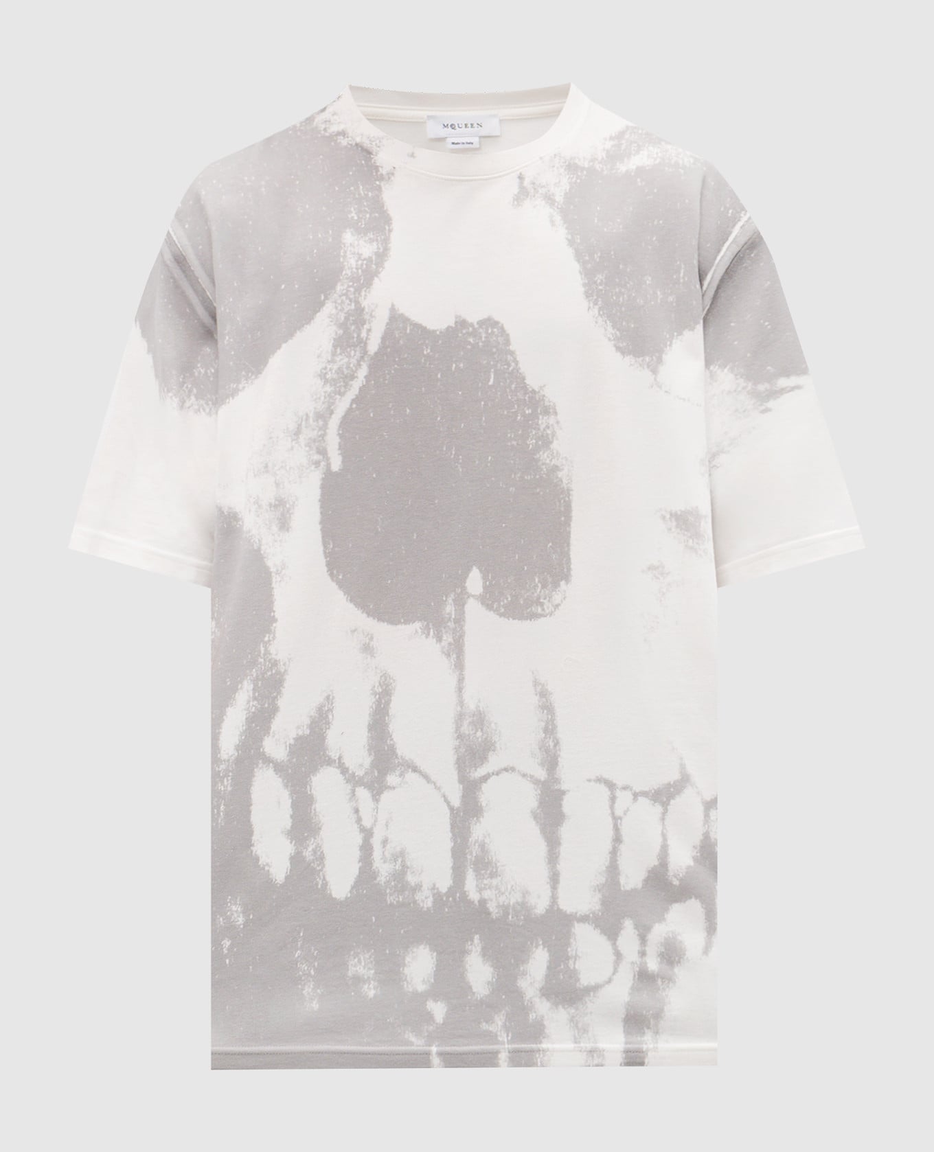 Белая футболка в принт