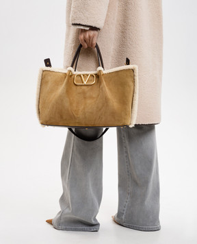 Valentino Бежевая замшевая сумка-тоут с эмблемой VLogo на меху 7W0B0R44UVT