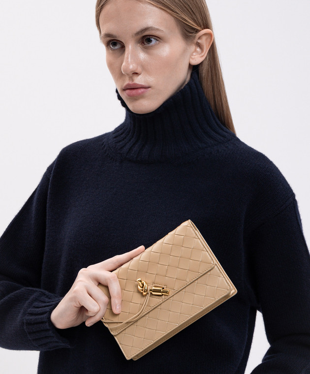 Bottega Veneta Бежева шкіряна сумка крос-боді Andiamo 844107VCPP2 зображення 2